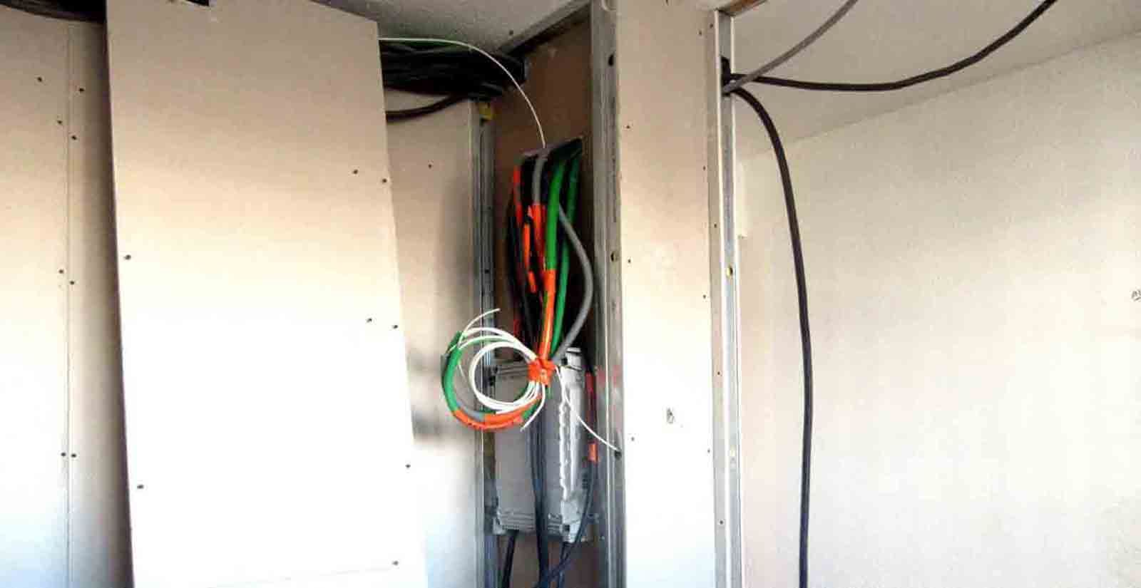 Intervention Plaquiste - Electricien